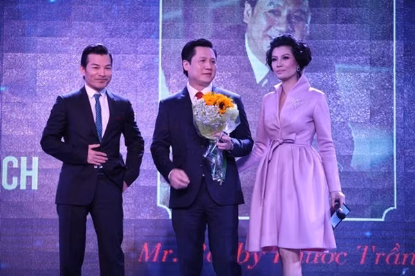 HOT: Lộ thêm hình ảnh cực hiếm về hôn phu đại gia của Phạm Hương