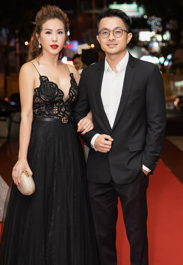 Hôn phu kém 10 tuổi đề xuất với hoa hậu Việt đền 2 tỷ nếu bỏ nhau