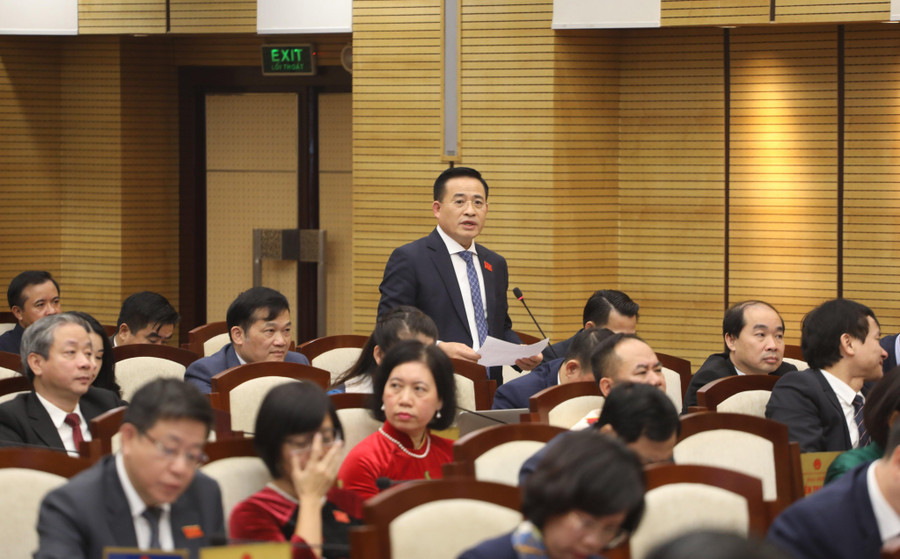 Đại biểu chất vấn tại kỳ họp. Đại biểu chất vấn tại kỳ họp.