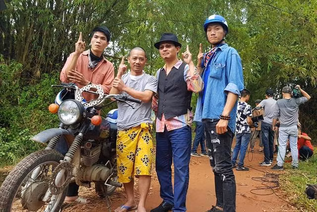 Phim hài của đạo diễn Bình Trọng thường bị chê khi tạo hình lố lăng quá đà.