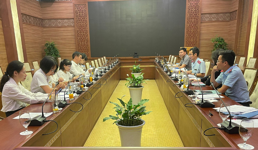 Thanh tra BHXH tỉnh Thanh Hóa làm việc với doanh nghiệp nợ lương người lao động. Thanh tra BHXH tỉnh Thanh Hóa làm việc với doanh nghiệp nợ lương người lao động.