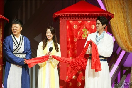 Yoona trổ tài nói tiếng Trung, tiết lộ mẫu bạn trai lý tưởng