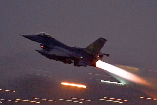 Máy bay chiến đấu Israel tấn công Syria ngay sau chuyến thăm của Tổng thống Nga