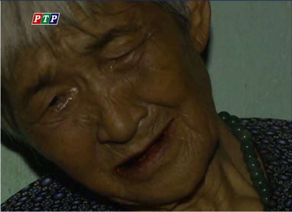 Ở cái tuổi xưa nay hiếm, cụ Gương vẫn ngày ngày chăm 2 con từ miếng cơm giấc ngủ1 Ở cái tuổi xưa nay hiếm, cụ Gương vẫn ngày ngày chăm 2 con từ miếng cơm giấc ngủ