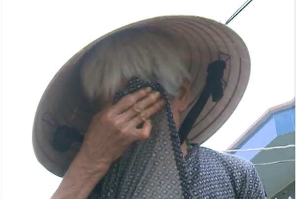 Cụ bà 90 tuổi 50 năm ròng một mình chăm 2 con bại liệt ảnh 6 Cụ bà 90 tuổi 50 năm ròng một mình chăm 2 con bại liệt ảnh 6