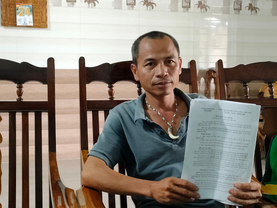 Ông Nam cho biết, đã làm đơn khiếu nại do không đồng ý với quyết định xử phạt vi phạm hành chính về hành vi “chiếm giữ tài sản của người khác”. Ông Nam cho biết, đã làm đơn khiếu nại do không đồng ý với quyết định xử phạt vi phạm hành chính về hành vi “chiếm giữ tài sản của người khác”.