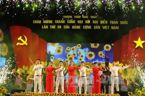 Chương trình “Rạng rỡ Việt Nam” mừng thành công Đại hội XII