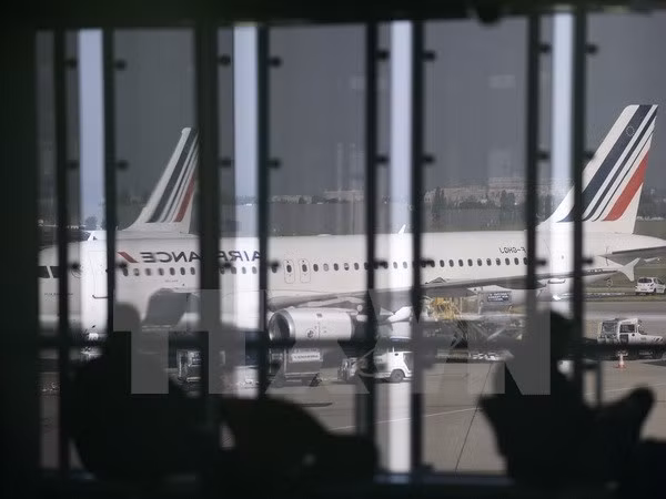 Máy bay chở 300 hành khách của Pháp hạ cánh khẩn cấp ở Nga