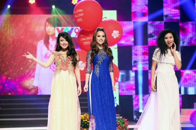 Nhóm Ayor – nhóm nhạc được phát hiện từ cuộc thi Nhân tố bí ẩn 2014 ( X-factor) với phong cách bán cổ điển, sang trọng, lịch lãm sẽ tham gia chương trình với ca khúc Nắng có còn Xuân tốp ca cùng ca sĩ Đồng Lan, Thái Trinh và Ngọc Thương. Nhóm Ayor – nhóm nhạc được phát hiện từ cuộc thi Nhân tố bí ẩn 2014 ( X-factor) với phong cách bán cổ điển, sang trọng, lịch lãm sẽ tham gia chương trình với ca khúc Nắng có còn Xuân tốp ca cùng ca sĩ Đồng Lan, Thái Trinh và Ngọc Thương.