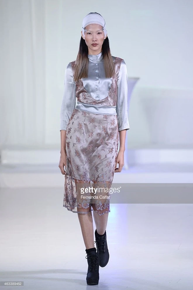 Hoàng Thùy cá tính trên sàn diễn New York Fashion Week