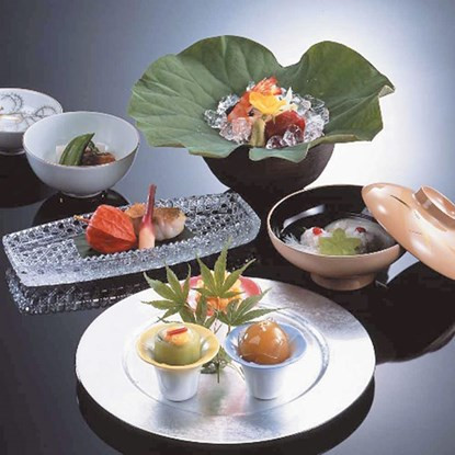 Tôm Việt ở yến tiệc Nhật Hoàng
