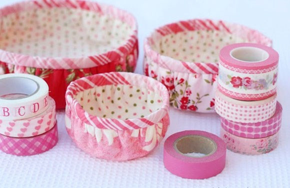 Chuẩn bị nhiều giỏ để thu lượm đồ. Với vài chiếc giỏ, bạn sẽ nhanh chóng thu dọn đồ chơi của bé, quần áo bẩn, quần áo sạch mặc. Điều này sẽ giúp bạn dọn dẹp nhà cửa nhanh chóng hơn, mặt khác, chúng sẽ giúp bạn phân chia cũng như tìm đồ cho bé thật thuận tiện. 8 lưu ý giúp mẹ chăm bé nhàn tênh ngày Tết