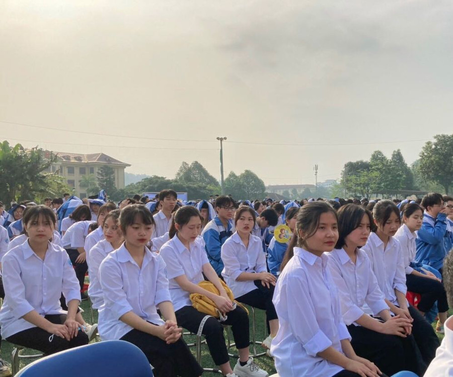 Đông đảo HS tham gia Ngày hội sách Đông đảo HS tham gia Ngày hội sách