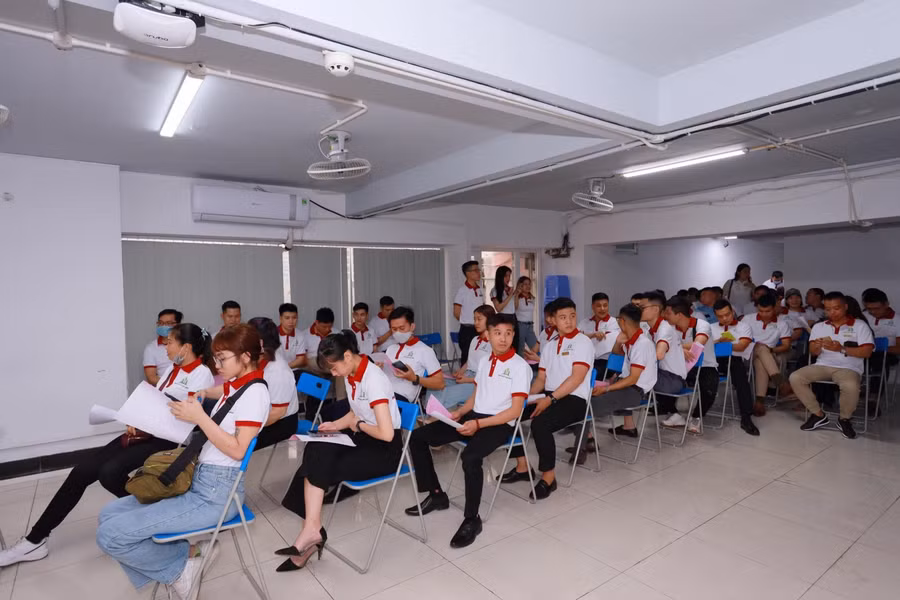 Đông đảo, cán bộ, nhân viên Tập đoàn Nhà Phố Việt Nam đã đăng ký tham dự chương trình hiến máu