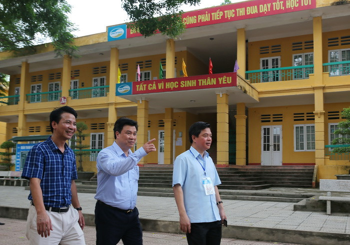 Thứ trưởng Nguyễn Hữu Độ rà soát công tác chuẩn bị CSVC tại điểm thi trường THPT Đoan Hùng - Hội đồng thi SỞ GD&ĐT Phú Thọ.... Ảnh: Việt Hà Thứ trưởng Nguyễn Hữu Độ rà soát công tác chuẩn bị CSVC tại điểm thi trường THPT Đoan Hùng - Hội đồng thi SỞ GD&ĐT Phú Thọ.... Ảnh: Việt Hà