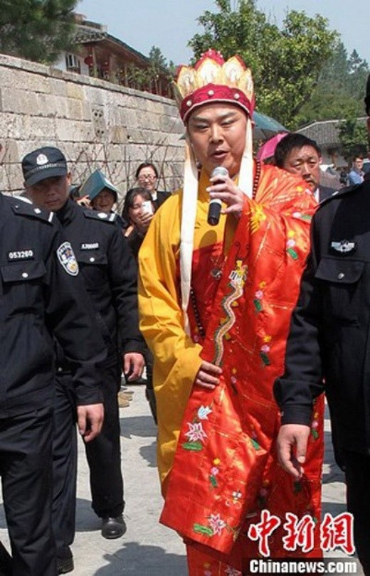 Vài năm trở lại đây, Từ Thiếu Hoa thỉnh thoảng lại xuất hiện trong vài sự kiện nhỏ ở tỉnh lẻ kiếm thêm thu nhập. Mỗi lần xuất hiện ông đều mặc trang phục giống nhân vật trong phim Tây du ký. Ông là nghệ sĩ vất vả kiếm tiền nhất trong số 3 nam diễn viên từng đảm nhận vai "sư phụ". Vài năm trở lại đây, Từ Thiếu Hoa thỉnh thoảng lại xuất hiện trong vài sự kiện nhỏ ở tỉnh lẻ kiếm thêm thu nhập. Mỗi lần xuất hiện ông đều mặc trang phục giống nhân vật trong phim năm xưa.