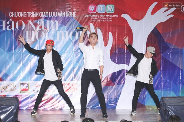Teen Lê Hồng Phong trong buổi âm nhạc khai trường với Sơn Ngọc Minh ảnh 6 IMG_1597-1e481