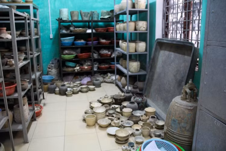 Nhiều địa phương cổ vật bị xếp kho vì không có chỗ trưng bày. Ảnh: IT.