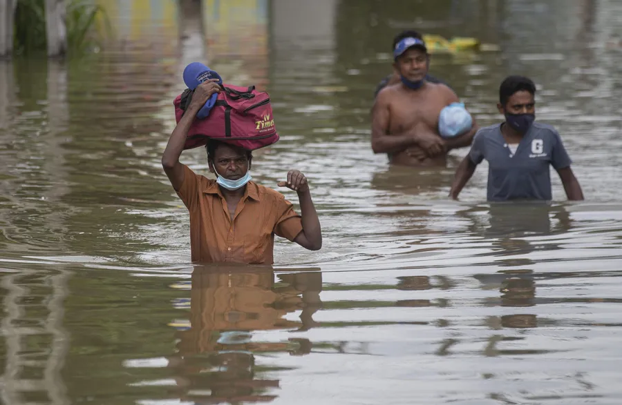 Lũ lụt gây ảnh hưởng nghiêm trọng đến cuộc sống của người dân Sri Lanka.