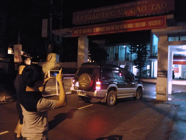 Chỉ có những chiếc xe công vụ là được ra vào khu vực này.