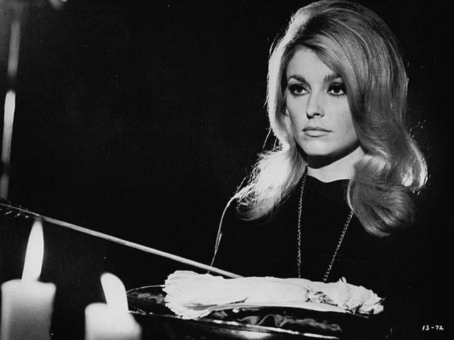 Nữ diễn viên xinh đẹp và thảm kịch kinh hoàng trong đêm ảnh 3 Sharon Tate trong phim Eye of the Devil (1966).