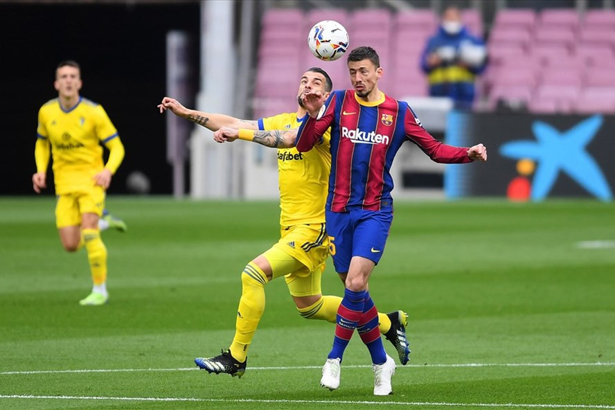 Clement Lenglet chơi khá tệ mùa này. Clement Lenglet chơi khá tệ mùa này.