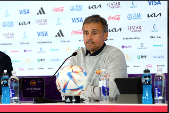 Luis Enrique không cấm đoán việc cầu thủ Tây Ban Nha gần gũi vợ hoặc bạn gái. Luis Enrique không cấm đoán việc cầu thủ Tây Ban Nha gần gũi vợ hoặc bạn gái.