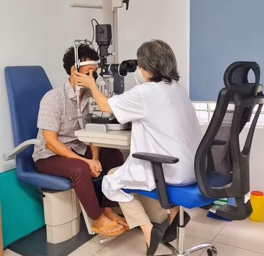 Cha mẹ nên lưu ý đến những địa chỉ đáng tin cậy để khám mắt cho trẻ. Ảnh minh họa.