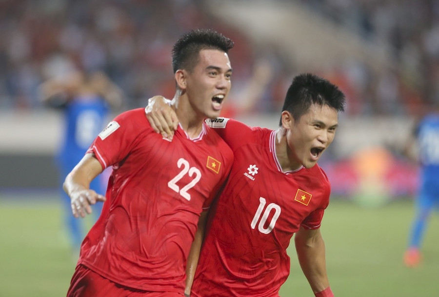 Tiến Linh cùng Tuấn Hải lập công giúp tuyển Việt Nam đánh bại Philippines 3-2.