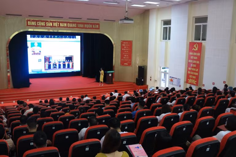 Buổi Hội thảo “Ứng dụng công nghệ số tại các đơn vị y tế trong bối cảnh dịch Covid – 19”.