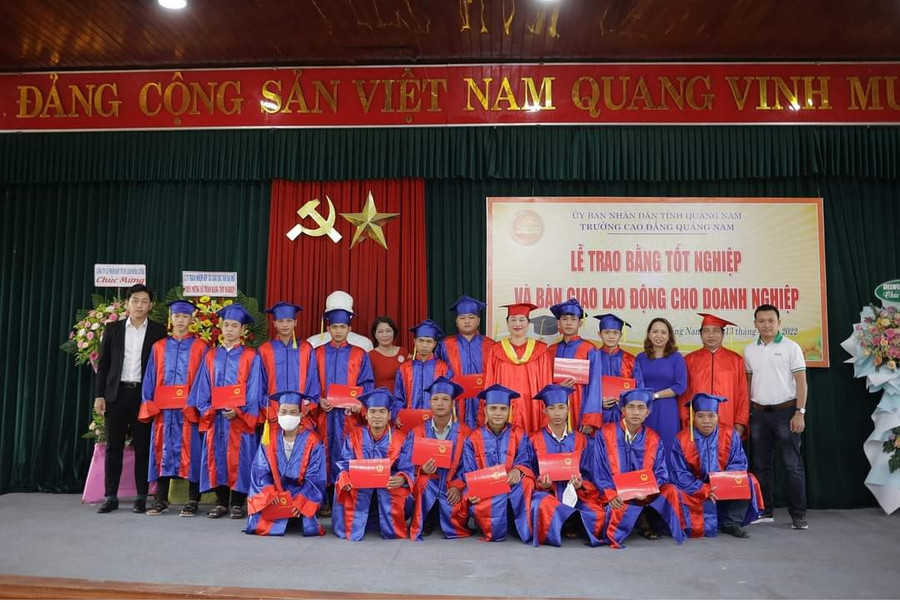 Lễ tốt nghiệp và bàn giao sinh viên ra trường cho Công ty cổ phần GreenFeed theo chương trình hợp tác. Lễ tốt nghiệp và bàn giao sinh viên ra trường cho Công ty cổ phần GreenFeed theo chương trình hợp tác.