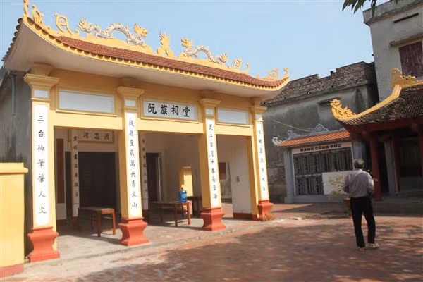 Đền thờ các tiến sĩ làng Kim Đôi.