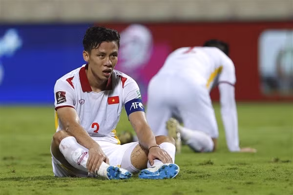 Đội trưởng Quế Ngọc Hải thất vọng sau trận đấu.