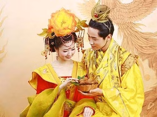 Điều ít biết về hoàng đế “chung thủy” nhất mọi thời đại