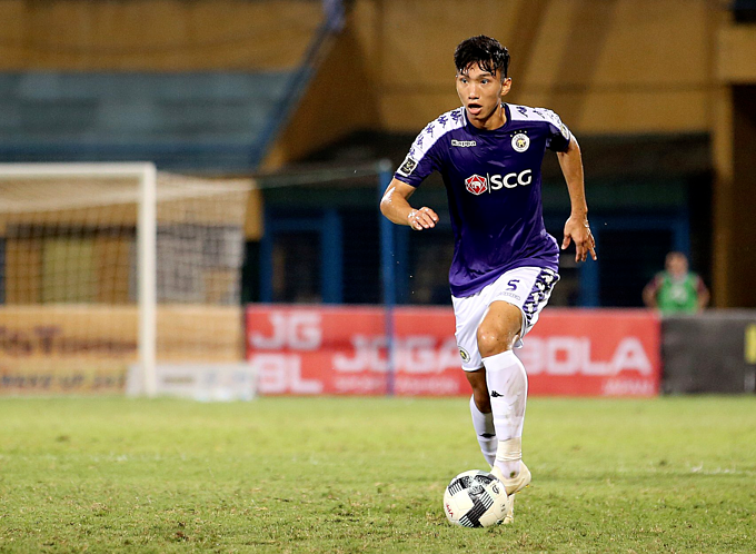 Văn Hậu từng có thời gian ngắn chơi cho Heerenveen tại Hà Lan nhưng không thành công. Anh hiện đã chia tay Hà Nội FC để cập bến đội bóng tân binh V.League 2023. Văn Hậu từng có thời gian ngắn chơi cho Heerenveen tại Hà Lan nhưng không thành công. Anh hiện đã chia tay Hà Nội FC để cập bến đội bóng tân binh V.League 2023.