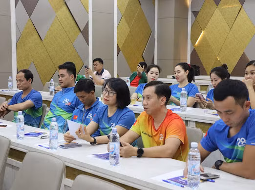 Các vận động viên tham dự họp báo.