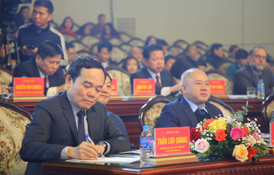 Phó Thủ tướng Trần Lưu Quang dự hội nghị. Phó Thủ tướng Trần Lưu Quang dự hội nghị.