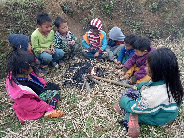 2 ngày gần đây, nhiệt độ ở Sơn La đột ngột giảm sâu làm ảnh hưởng đến việc học tập của học sinh. 2 ngày gần đây, nhiệt độ ở Sơn La đột ngột giảm sâu làm ảnh hưởng đến việc học tập của học sinh.