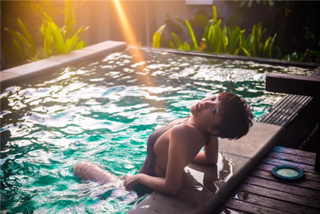Tóc Tiên diện bikini, tung tăng giữa nắng vàng, biển xanh - Ảnh 8 Toc Tien dien bikini, tung tang giua nang vang, bien xanh - Anh 8
