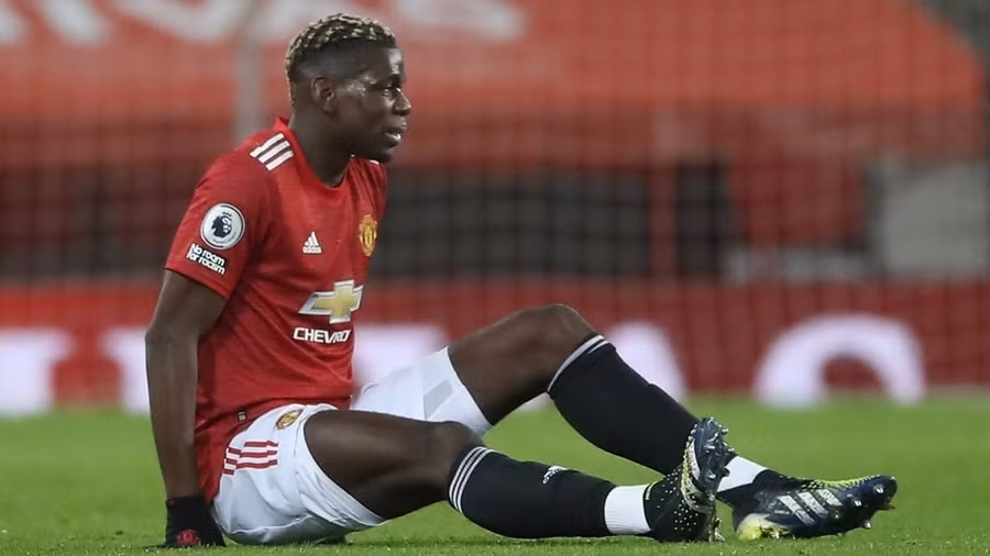 Pogba dính chấn thương đùi nghiêm trọng, sẽ phải nghỉ thi đấu vài tuần.