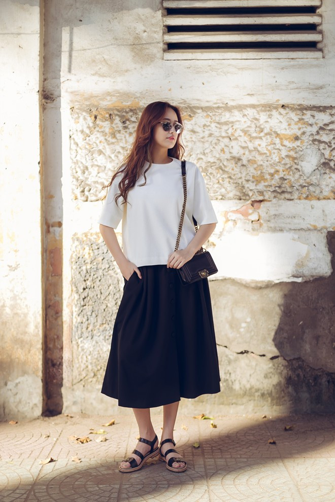 Mai Phương Thúy phối đồ thông minh với màu trắng đen