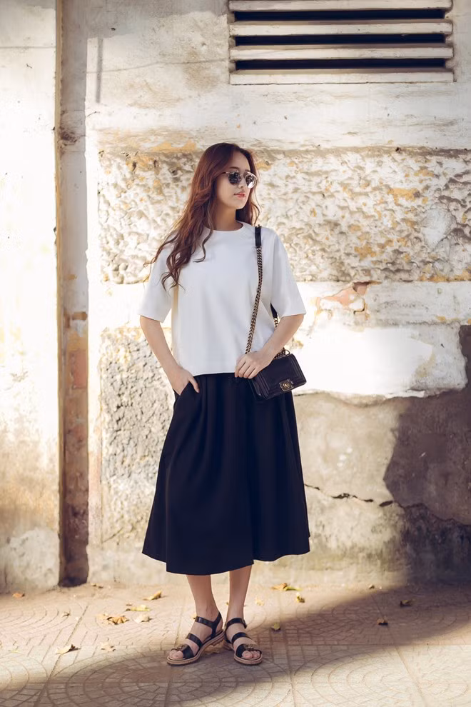 Mai Phương Thúy phối đồ thông minh với màu trắng đen