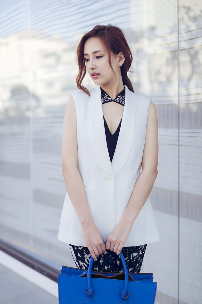 Mai Phương Thúy phối đồ thông minh với màu trắng đen