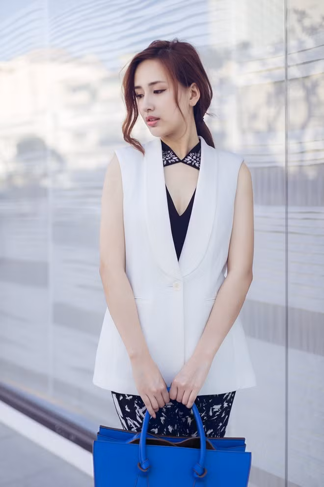Mai Phương Thúy phối đồ thông minh với màu trắng đen