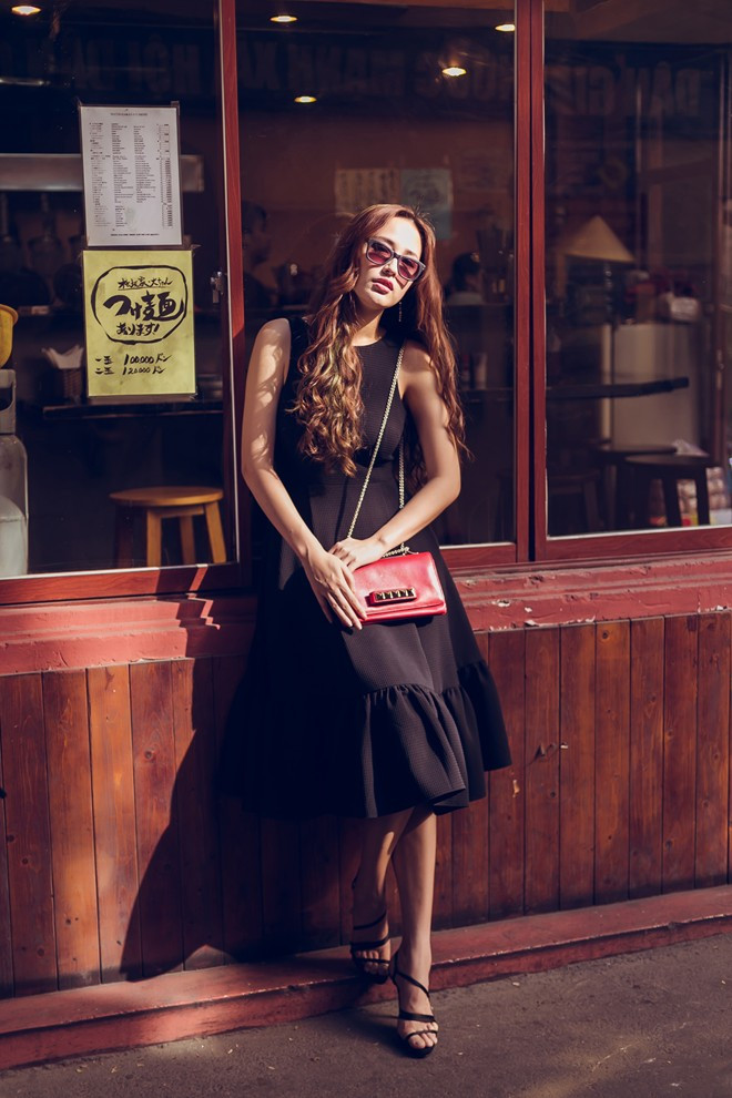 Mai Phương Thúy phối đồ thông minh với màu trắng đen