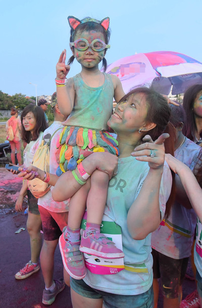 Một số gương mặt nhí cũng tham gia sự kiện này. 8-2535-1428807180.jpg