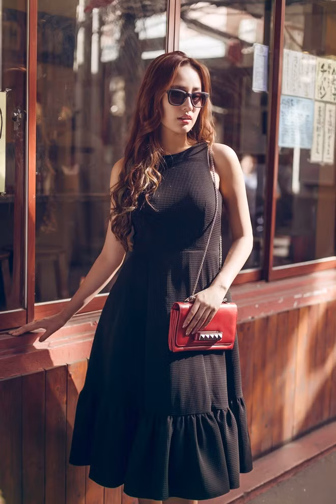 Mai Phương Thúy phối đồ thông minh với màu trắng đen