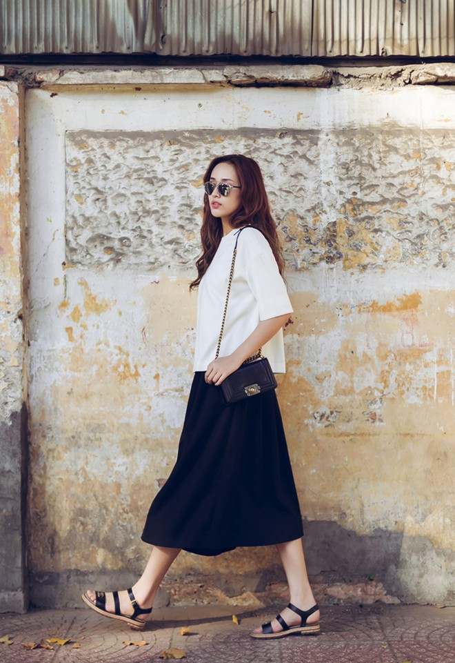 Mai Phương Thúy phối đồ thông minh với màu trắng đen
