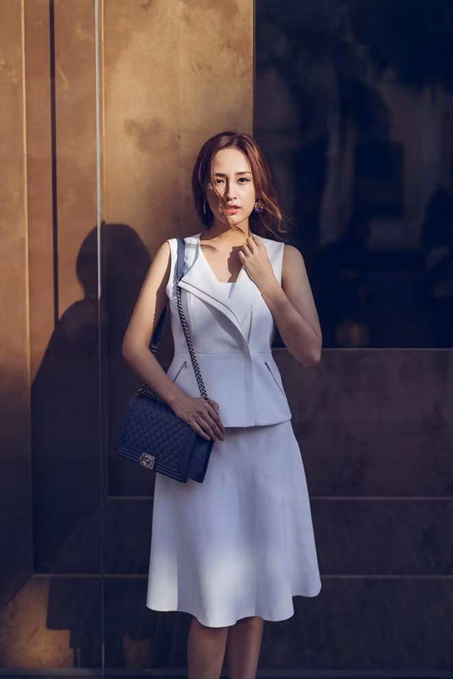 Mai Phương Thúy phối đồ thông minh với màu trắng đen