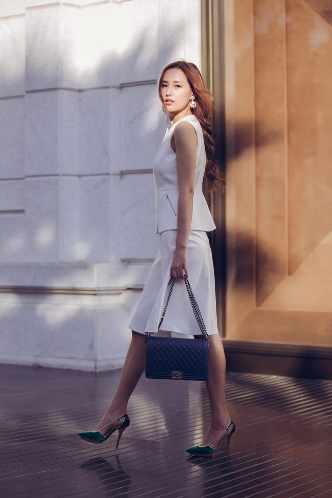 Mai Phương Thúy phối đồ thông minh với màu trắng đen